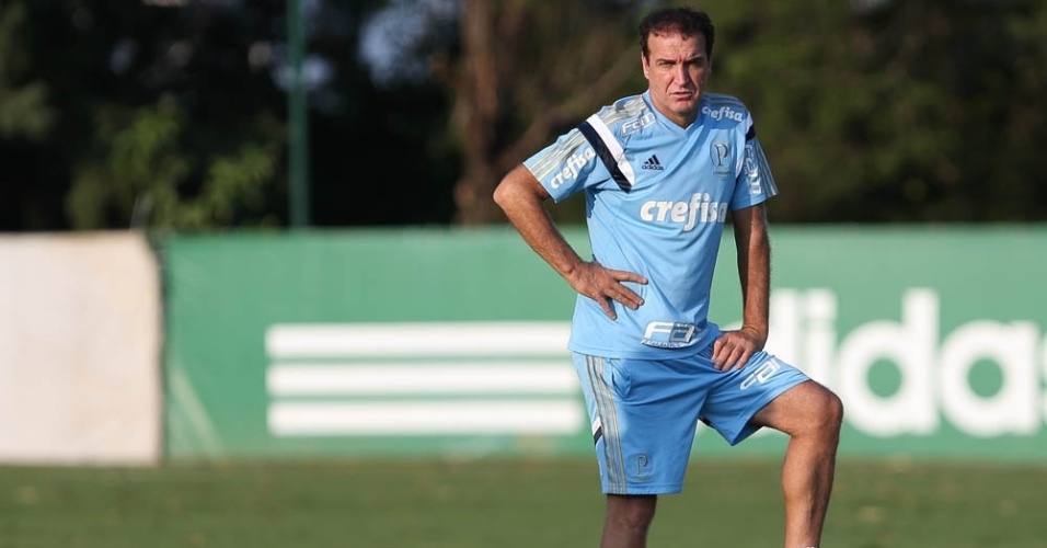 Cuca observa treino do Palmeiras na Academia de Futebol