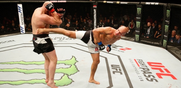 Cigano (dir.) está sem adversário no UFC - Srdjan Stevanovic/Zuffa LLC/Zuffa LLC via Getty Images