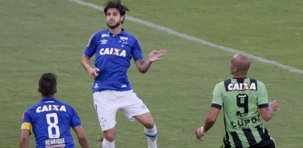 Antigo reserva de Henrique, Hudson se firmou no time e deverá atuar ao lado do capitão - Washington Alves/Cruzeiro