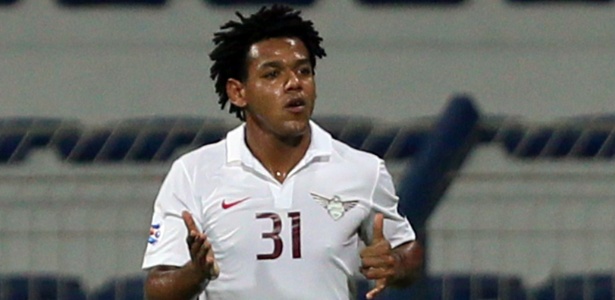 Romarinho em ação pelo Al-Jaish, do Qatar, onde jogou até a temporada 2016/2017 - Nezar Balout/AFP
