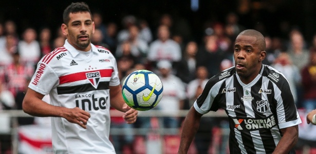 Diego Souza e Fabinho disputam bola durante São Paulo x Ceará - Ale Cabral/AGIF
