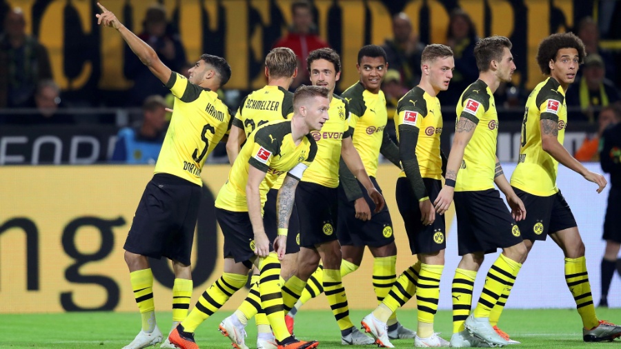 Jogadores do Borussia Dortmund comemoram gol diante do Nuremberg - EFE/FRIEDEMANN VOGEL