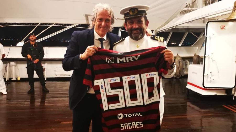 Jorge Jesus, técnico do Flamengo, fez uma visita ao navio-escola Sagres - Divulgação