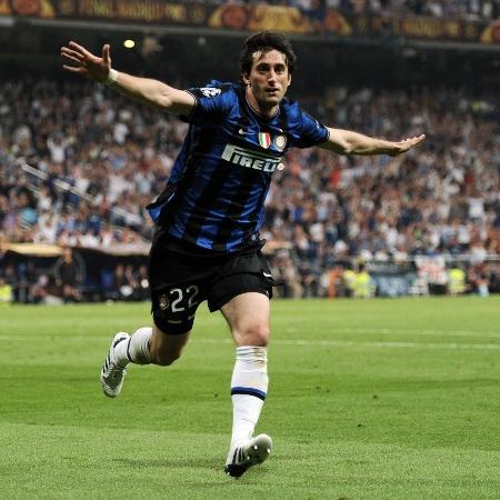 Diego Milito comemorando gol da vitória na Champions League contra o Bayern - Jasper Juinen/Getty Images