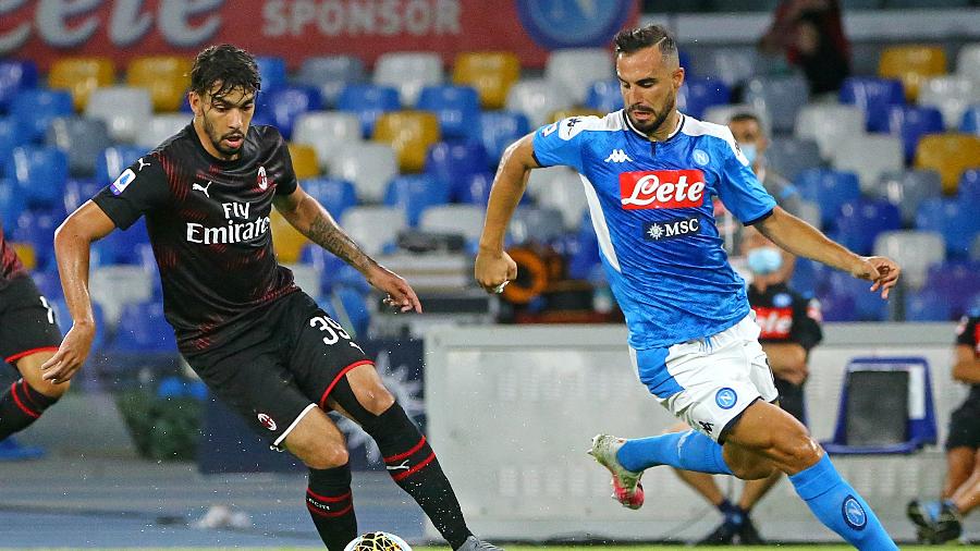 Lucas Paquetá carrega a bola pelo Milan e é acompanhado por Nikola Maksimovic, do Napoli - MB Media/Getty Images