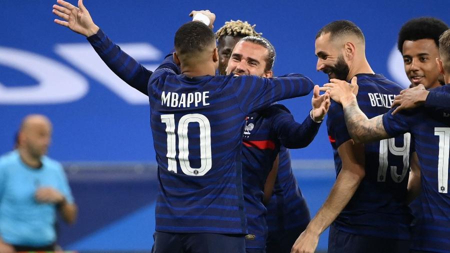 Antoine Griezmann comemora gol da França no amistoso contra País de Gales - AFP