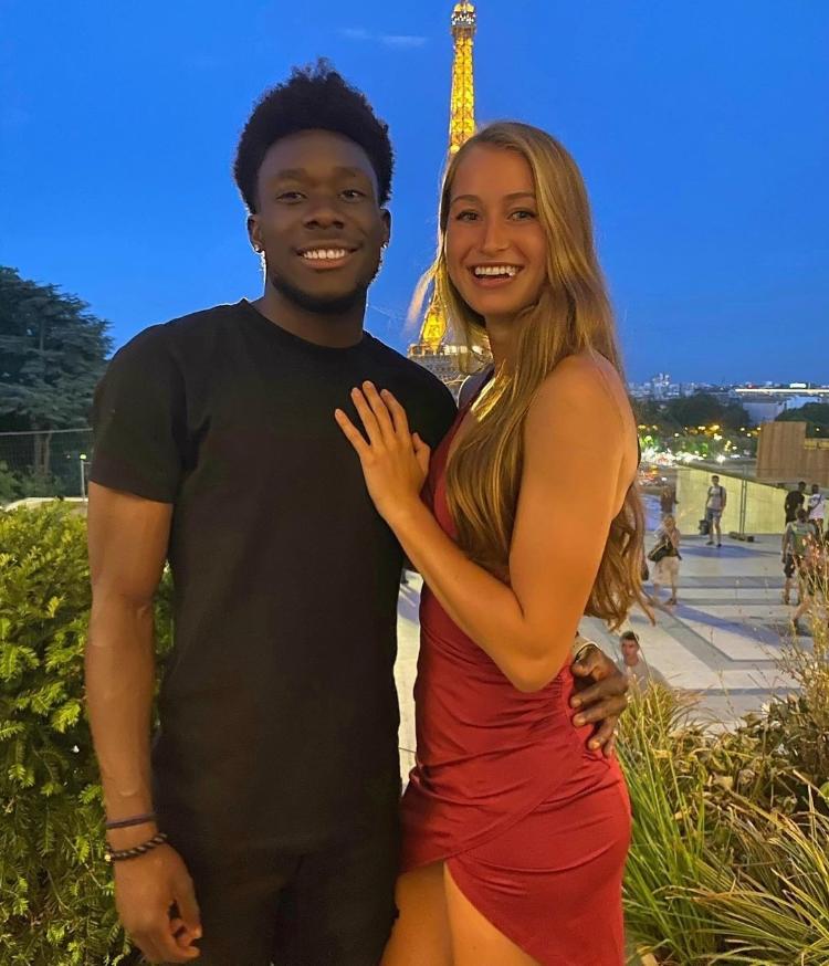 O casal Alphonso Davies e Jordyn Huitema, ambos jogadores de futebol