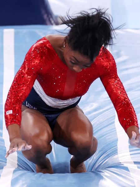 27.jul.2021 - Simone Biles se desequilibra em final olímpica por equipes - Jamie Squire/Getty Images - Jamie Squire/Getty Images