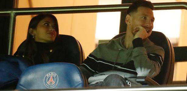 Viagem relâmpago? Messi assiste ao PSG menos de 24h após jogo na Argentina