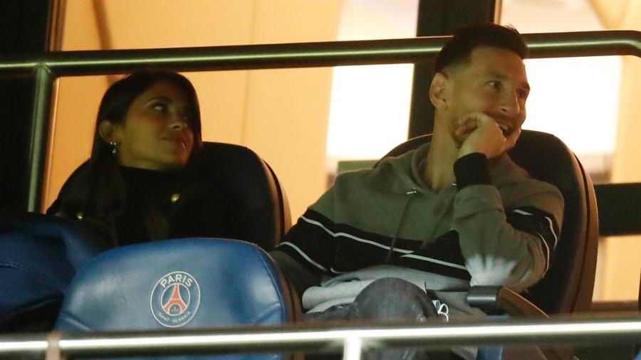 Messi acompanha a partida entre PSG e Angers em seu camarote no Parque dos Príncipes - REUTERS