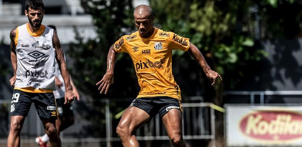 Bustos recorta a Sánchez y cuenta con refuerzos del Santos ante el Fluminense