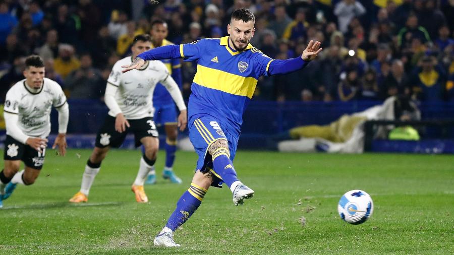 Primeiro pênalti batido por Benedetto, do Boca Juniors, contra o Corinthians pela Libertadores - Agustin Marcarian/Reuters