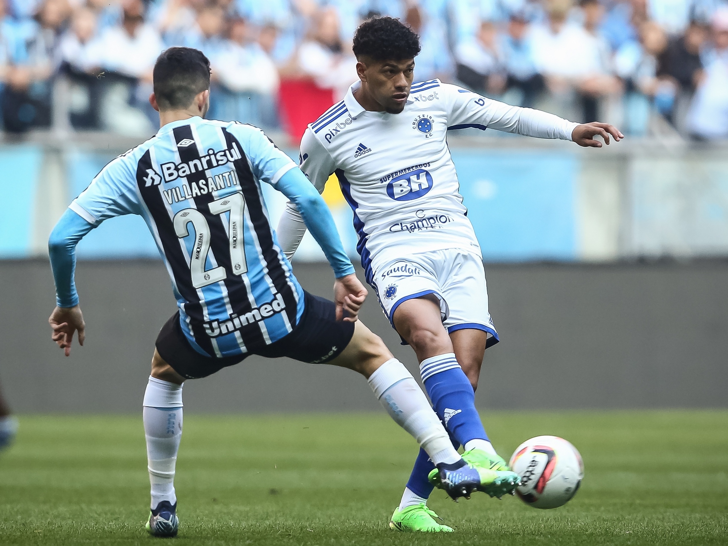 Em jogo movimentado, Cruzeiro supera o Grêmio e vence primeira no  Brasileirão - Gazeta Esportiva