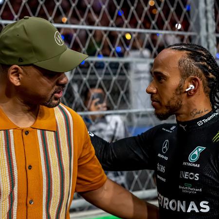 Ator Will Smith conversa com o piloto Lewis Hamilton antes do GP da Arábia Saudita da F-1 - Michael Potts/BSR Agency/Getty Images