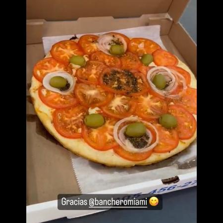 Messi compartilha vídeo com pizza bizarra e vira motivo de piada nas redes sociais