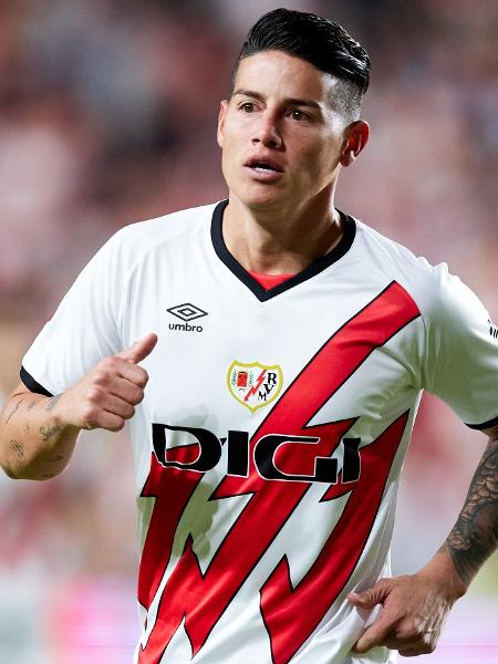 James Rodríguez em ação durante jogo entre Rayo Vallecano e Osasuna pelo Espanhol