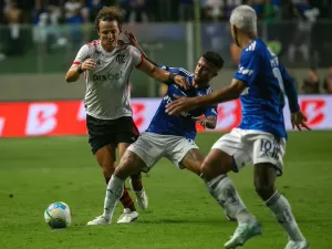 Filipe Luís marca seu novo Flamengo por pressionar e saber sair da pressão