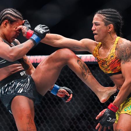 Viviane Araújo venceu Karine Silva no UFC 309