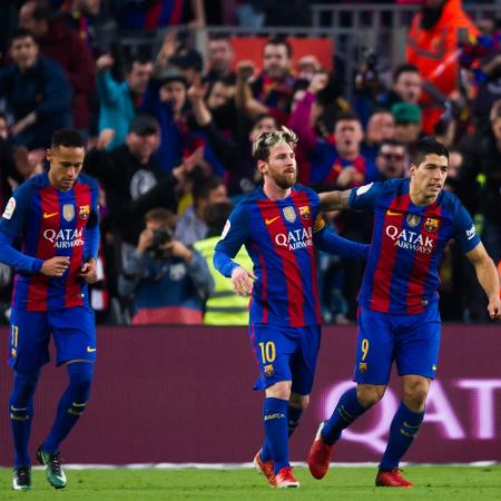 Neymar, Messi e Suaréz em jogo do Barcelona contra o Real Madrid em 2016 - Alex Caparros/Getty Images