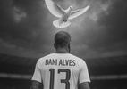 Daniel Alves ri da nossa cara, mais uma vez