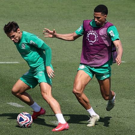 Raphael Veiga e Murilo disputam a bola em treino do Palmeiras na Universidade da Carolina do Norte, nos EUA - Cesar Greco/Palmeiras/by Canon