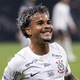 Kaio C&eacute;sar decola no Corinthians ap&oacute;s brecha de Memphis: 'Cada vez melhor'