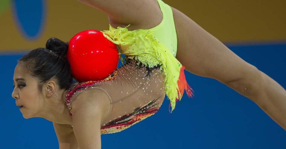 Atleta durante apresentacao da ginastica ritmica nos Jogos Pan-Americanos de Toronto no Canada