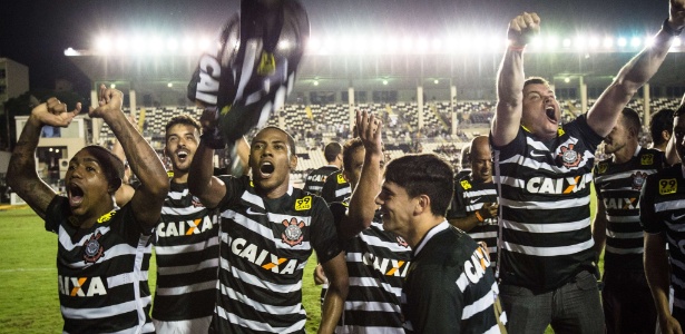 CBF paga R$ 10,3 milhões ao campeão brasileiro Corinthians - AFP PHOTO / YASUYOSHI CHIBA