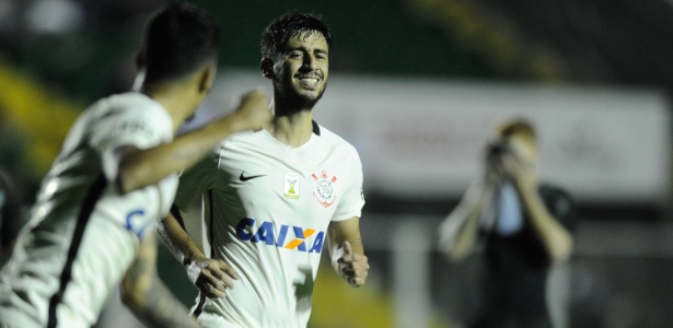 Camacho anotou gol do Corinthians em Floripa - Eduardo Valente/Framephoto/Estadão Conteúdo - Eduardo Valente/Framephoto/Estadão Conteúdo