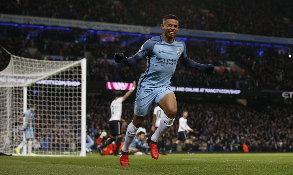 Gabriel Jesus comemora gol pelo Manchester City, sem saber ainda que o gol tinha sido anulado - Andrew Yates/Reuters