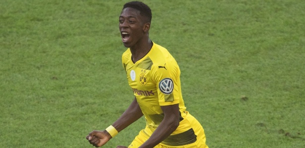 Dembélé comemora gol marcado pelo Dortmund sobre o Frankfurt - Odd Andersen/AFP