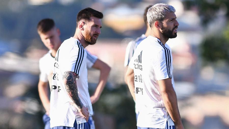 Lionel Messi e Sergio Agüero, durante treino da seleção da Argentina - Juliana Flister/Getty Images