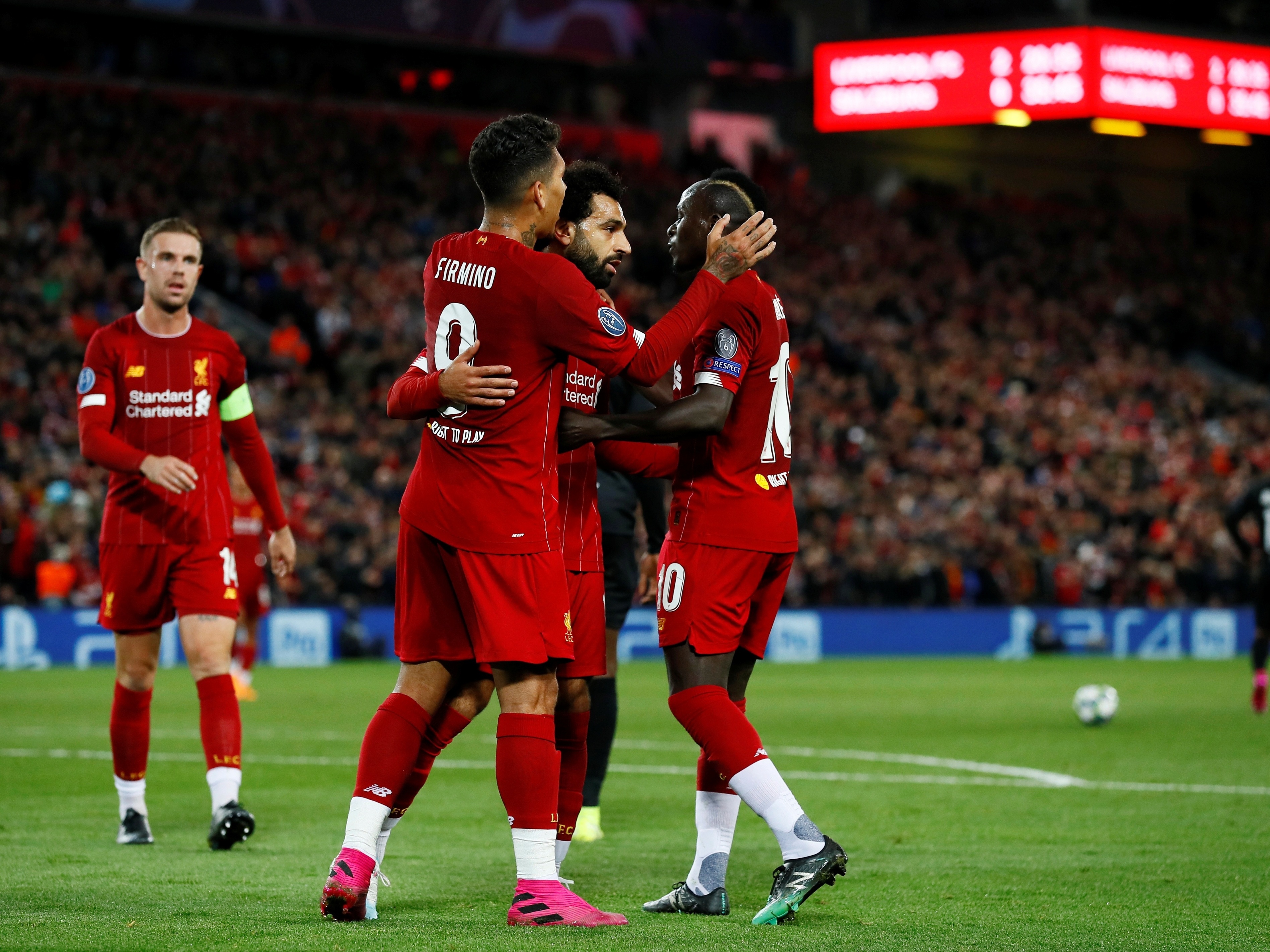 Porque Salah e Mané brigaram? Firmino conta tudo em livro