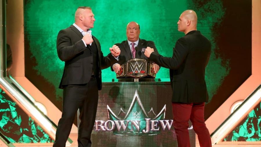 Brock Lesnar e Cain Velasquez, durante coletiva da WWE - Divulgação/WWE