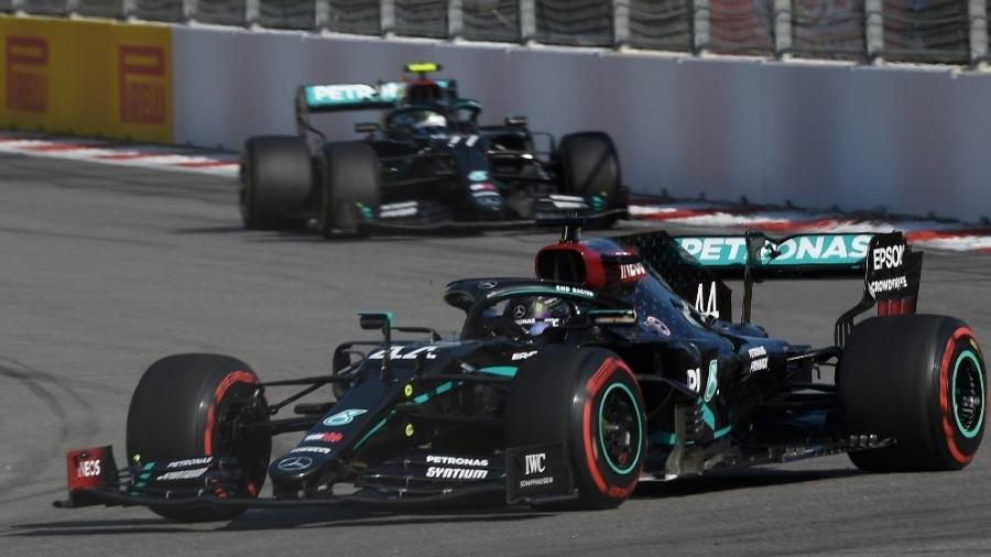 Lewis Hamilton durante o GP da Rússia; piloto foi punido por simular largadas antes da prova em local proibido - Kirill Kudryavtsev/AFP