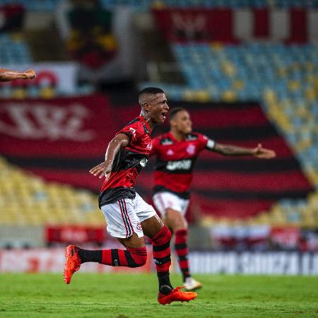 Max, do Flamengo, comemora gol da vitória sobre o Nova Iguaçu, na estreia no Carioca 2021 - Marcelo Cortes / Flamengo