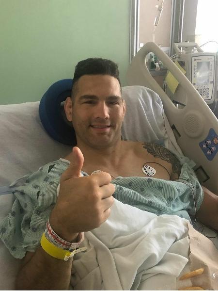 Esposa de Chris Weidman posta foto de lutador após cirurgia - Reprodução/Instagram