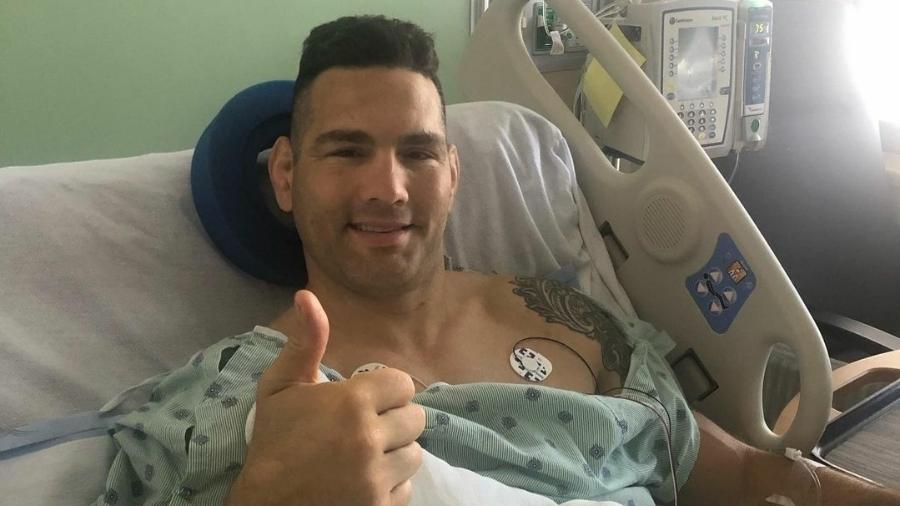 Esposa de Chris Weidman posta foto de lutador após cirurgia - Reprodução/Instagram