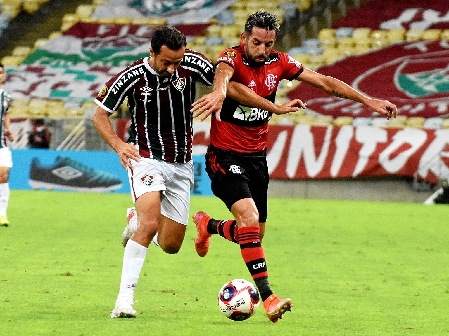 Isla assume camisa número 44 no Flamengo - Coluna do Fla