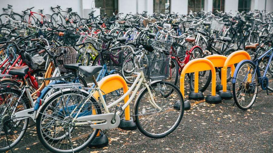 No Japão, bicicletas são estacionadas sem corrente nas ruas - Getty Images