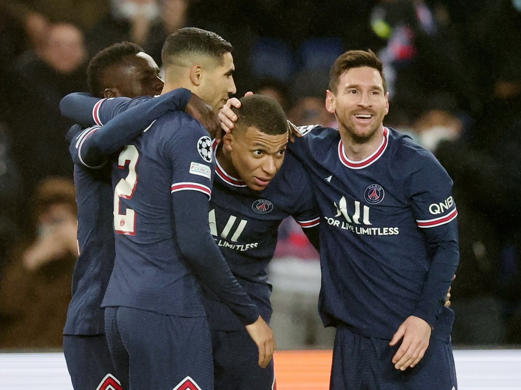 Nenê é convidado pelo PSG para assistir jogo da Champions em Paris