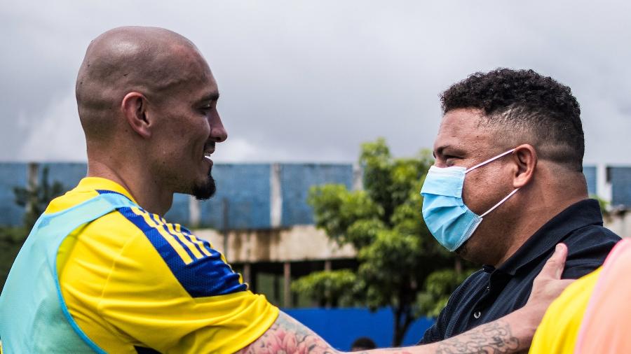 Zagueiro Maicon e Ronaldo na Toca da Raposa  - Gustavo Aleixo/Cruzeiro 