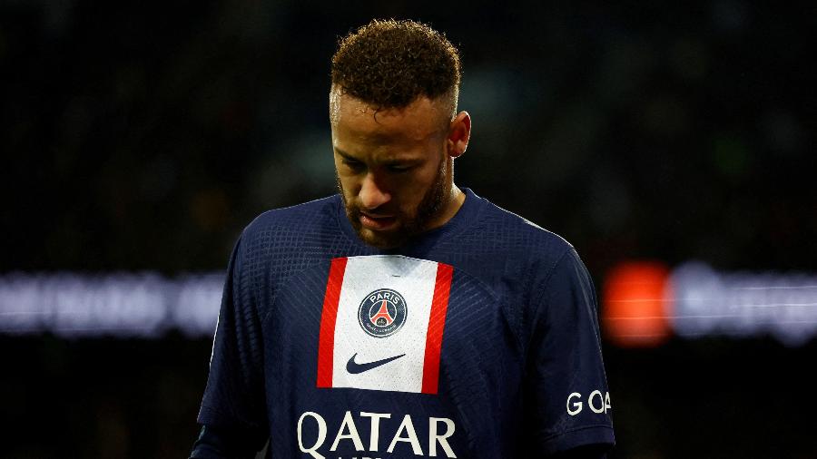 Neymar é expulso de jogo do PSG contra o Strasbourg após simular um pênalti - REUTERS/Sarah Meyssonnier