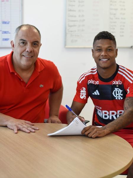 Flamengo assina novo contrato bilionário com Matheus França