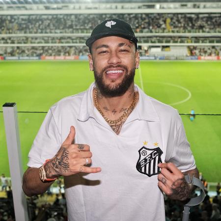 Neymar, ex-jogador do Santos, esteve na Vila Belmiro para a partida contra o Audax Italiano, pela Sul-Americana - Reprodução/Santos