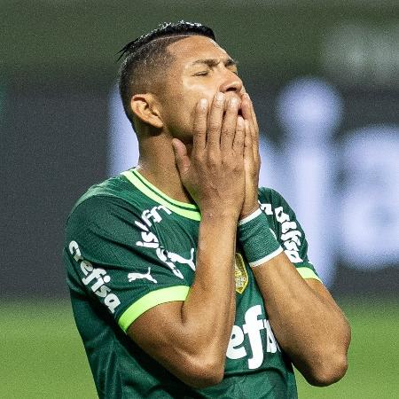 Rony se lamenta em Palmeiras x São Paulo, duelo da Copa do Brasil
