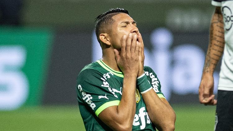 Rony se lamenta em Palmeiras x São Paulo, duelo da Copa do Brasil