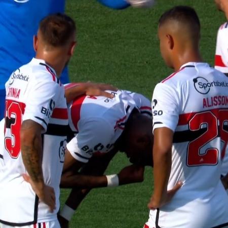 Arboleda sentiu lesão e foi substituído nos primeiros minutos do segundo jogo da final da Copa do Brasil entre São Paulo x Flamengo