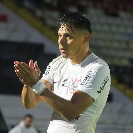 Romero, do Corinthians, comemora após marcar seu segundo gol contra o Botafogo-SP, pelo Paulistão