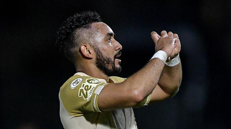 Payet celebra gol do Vasco sobre o Bahia em jogo do Campeonato Brasileiro